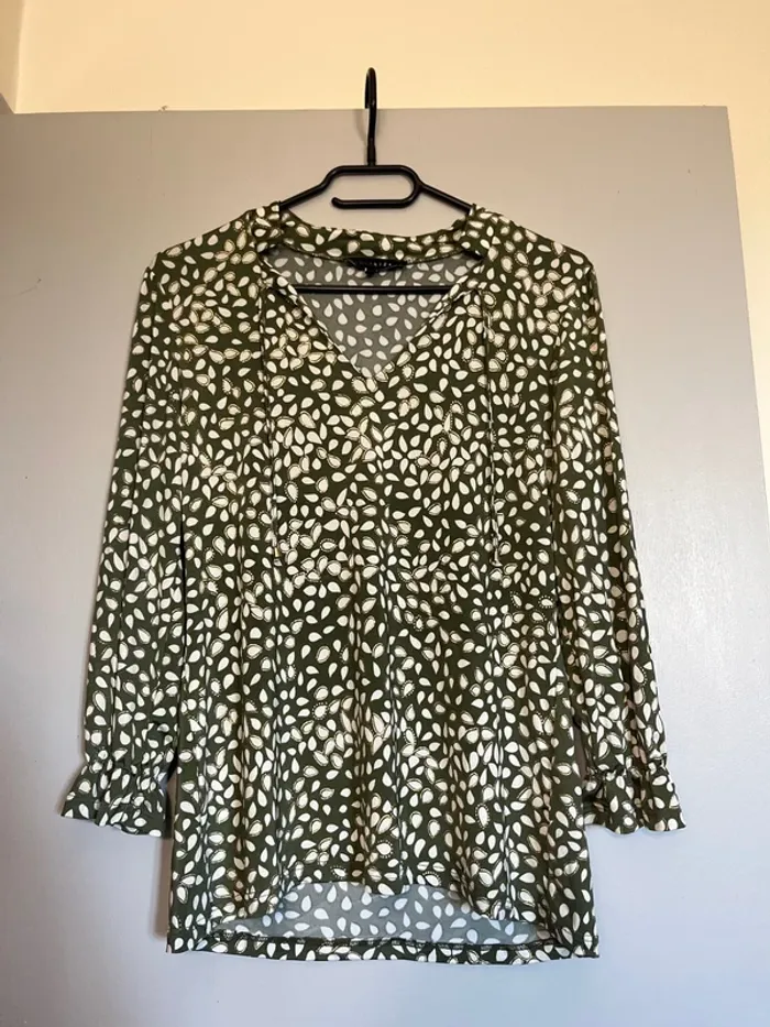 Blouse verte, dorée et blanche