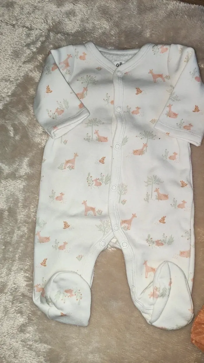 Pyjamas 1 mois - photo numéro 2