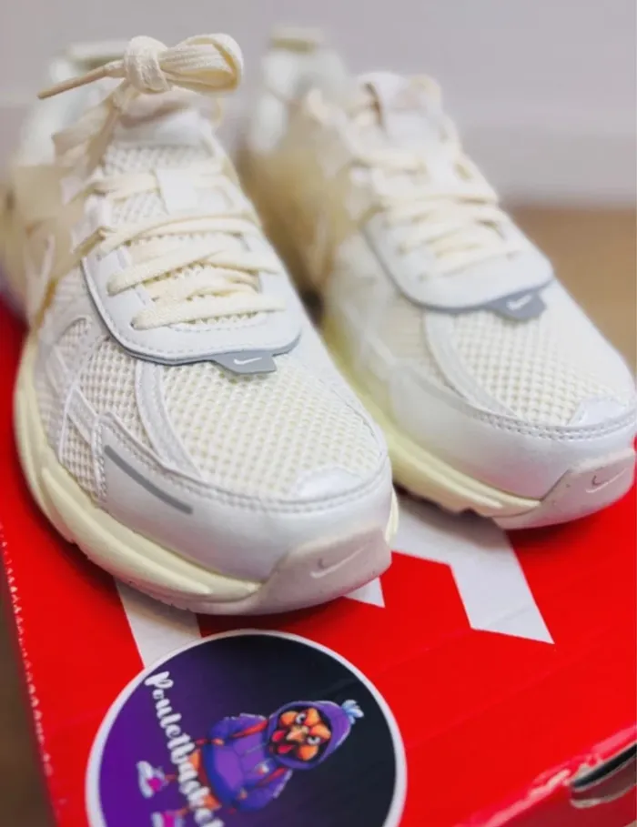Nike V2k run White Pale Ivory T36.5 - photo numéro 3