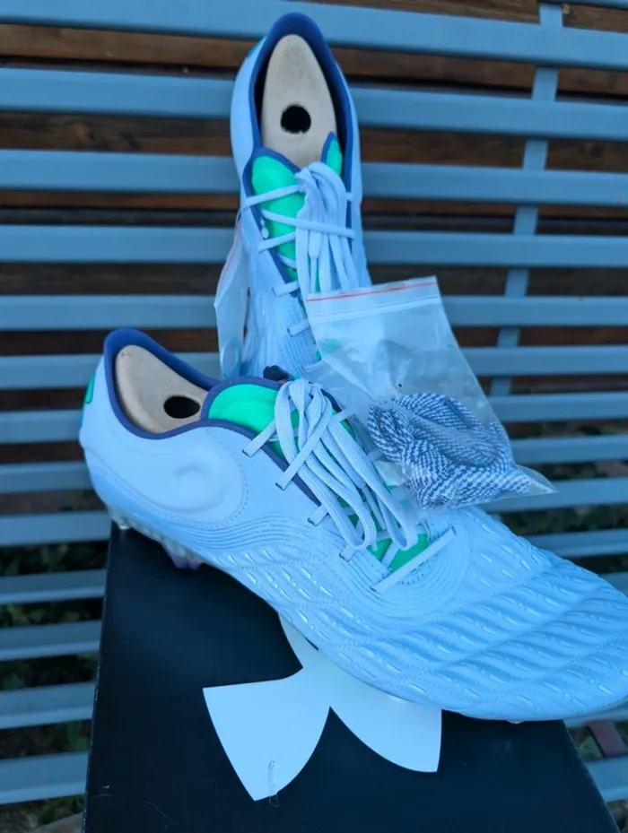 Chaussures crampons de foot taille 45,5 under armour - photo numéro 2