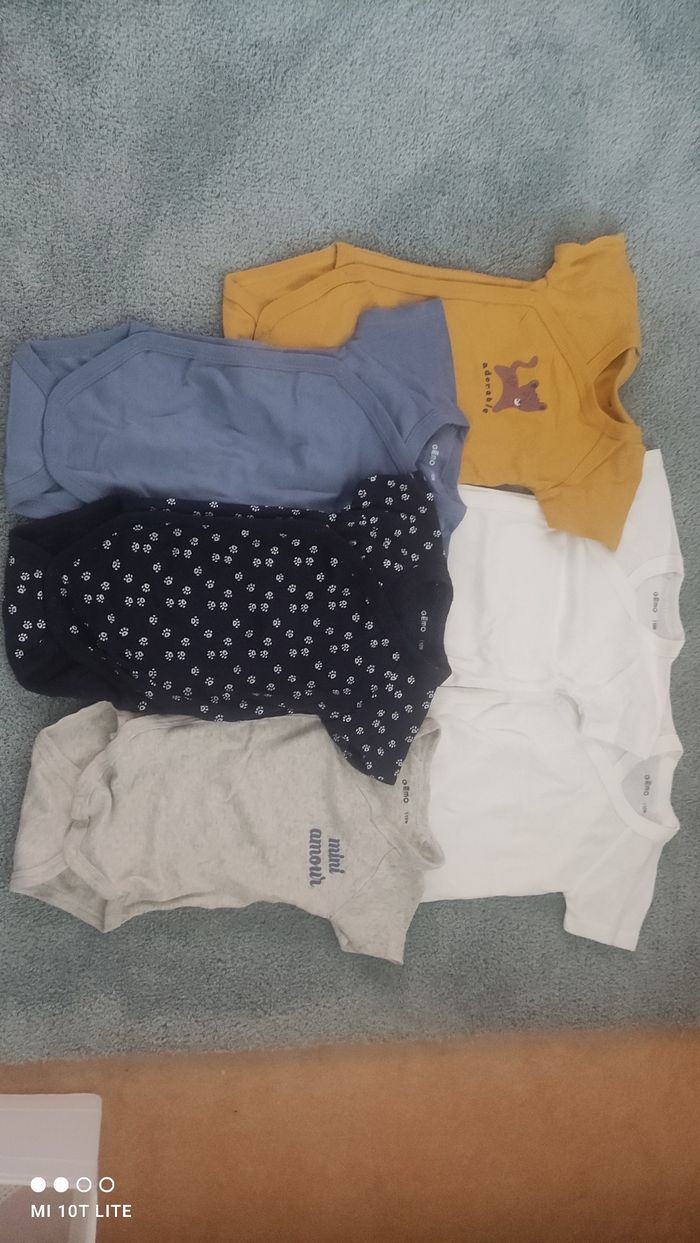 Lot Bodys neufs - photo numéro 1