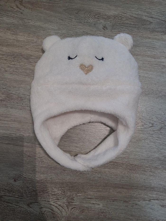 Bonnet chaud blanc avec oreilles