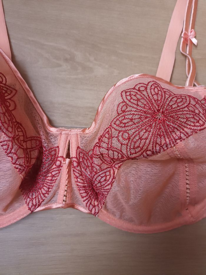 Soutien 100E neuf playtex avec armature pas de mousse Abricot - photo numéro 2