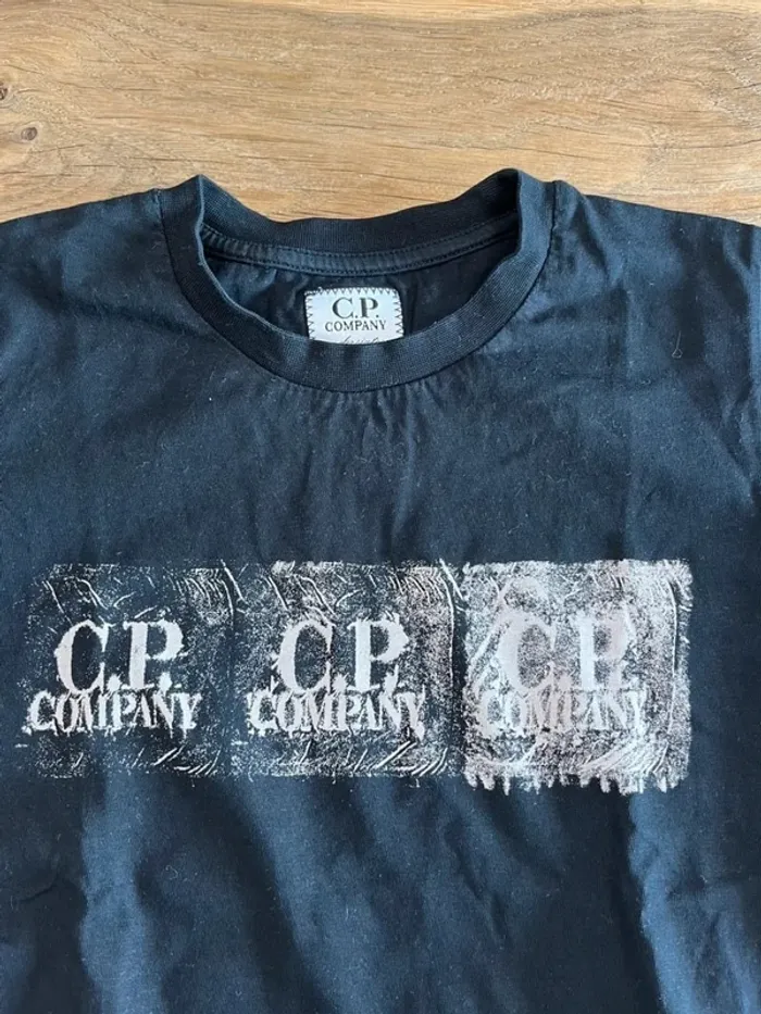T-shirt noir C.P. Company - photo numéro 2