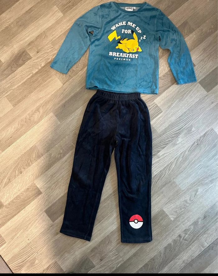 Tres jolie pyjama deux pièces pickatchu Pokémon  taille 8 ans