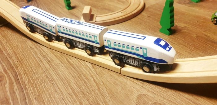Circuit de train en bois - photo numéro 6