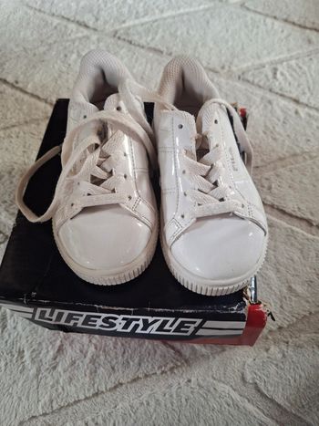 Magnifique basket à lacet FILA fille blanc brillant taille 28