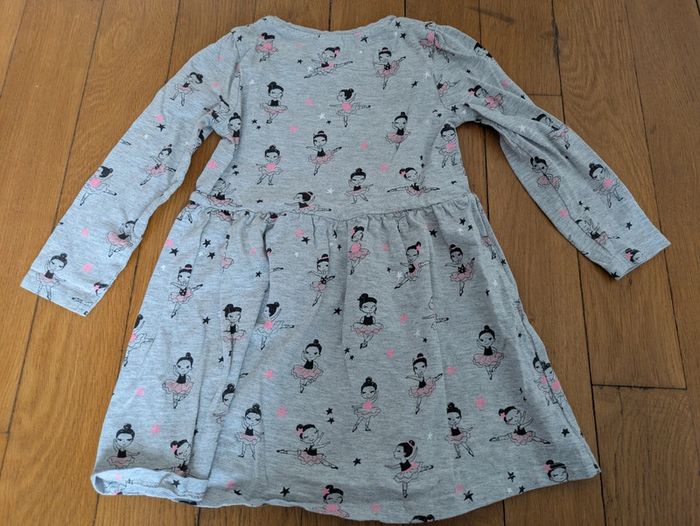 Robe manches longues avec ballerines - photo numéro 4