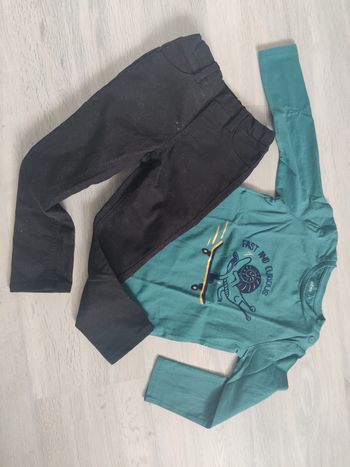 Ensemble pantalon slim et tee shirt Gémo Taille 4 ans