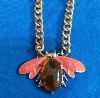 Collier original insecte