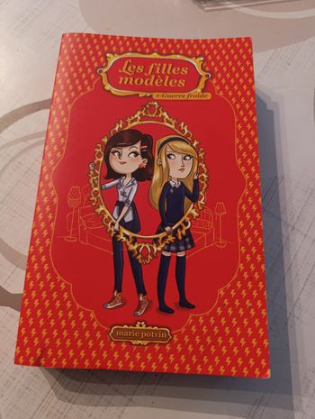 Les filles modèles - Guerre froide 1 de marie Potvin