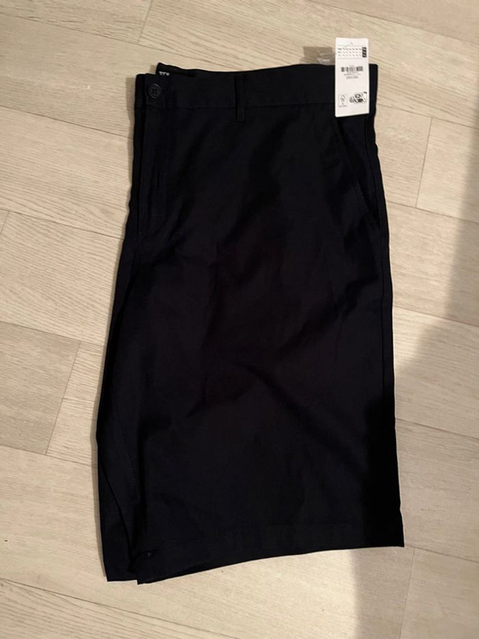 Très beau short chino marine pour homme