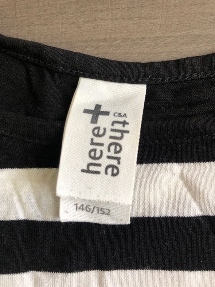 T shirt rayé noir et blanc C&A taille 10/12 ans - photo numéro 2