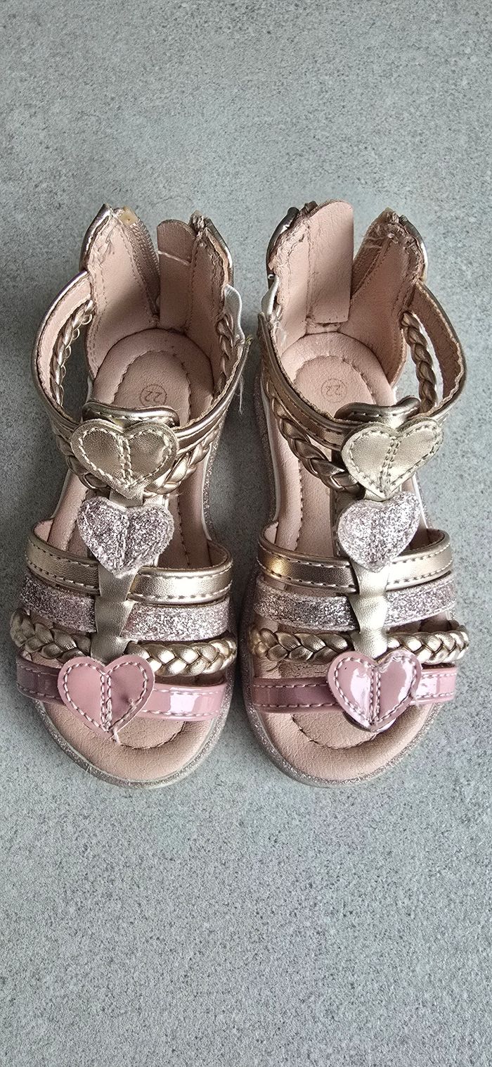 Sandales fille dorées à cœurs – pointure 22