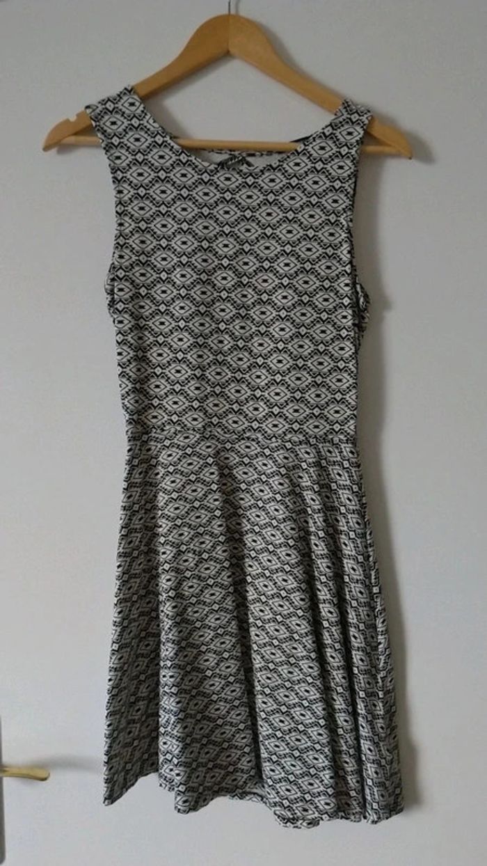 Robe patineuse noir et blanc - photo numéro 3