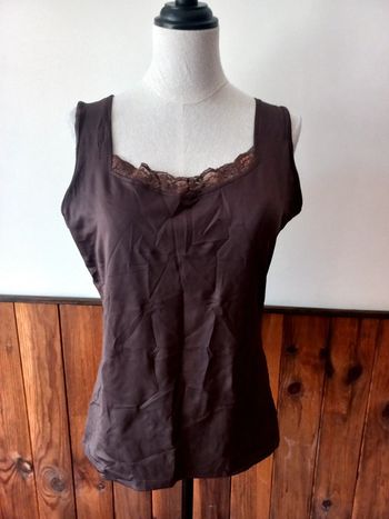 Débardeur marron avec dentelle