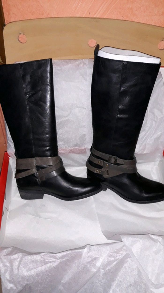 Bottes kickers 38 neuves - photo numéro 2