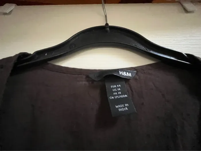 Blouse marron avec motif ton sur ton -Taille42/ 44 -HM - photo numéro 3