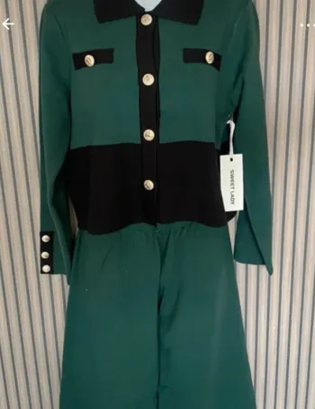 Ensemble blouse et pantalon à patte large
