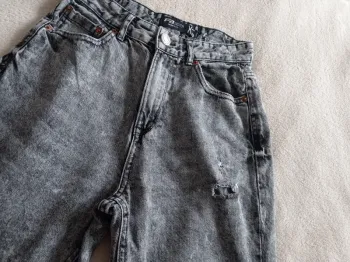 Jeans mom's troué, grise 34