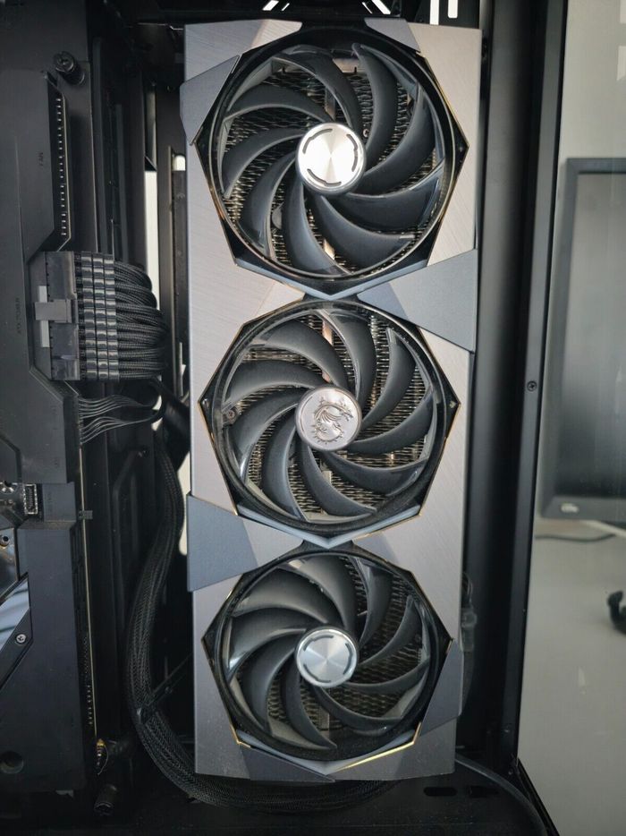 ASUS ROG Strix GeForce RTX 4090 24 Go - photo numéro 2