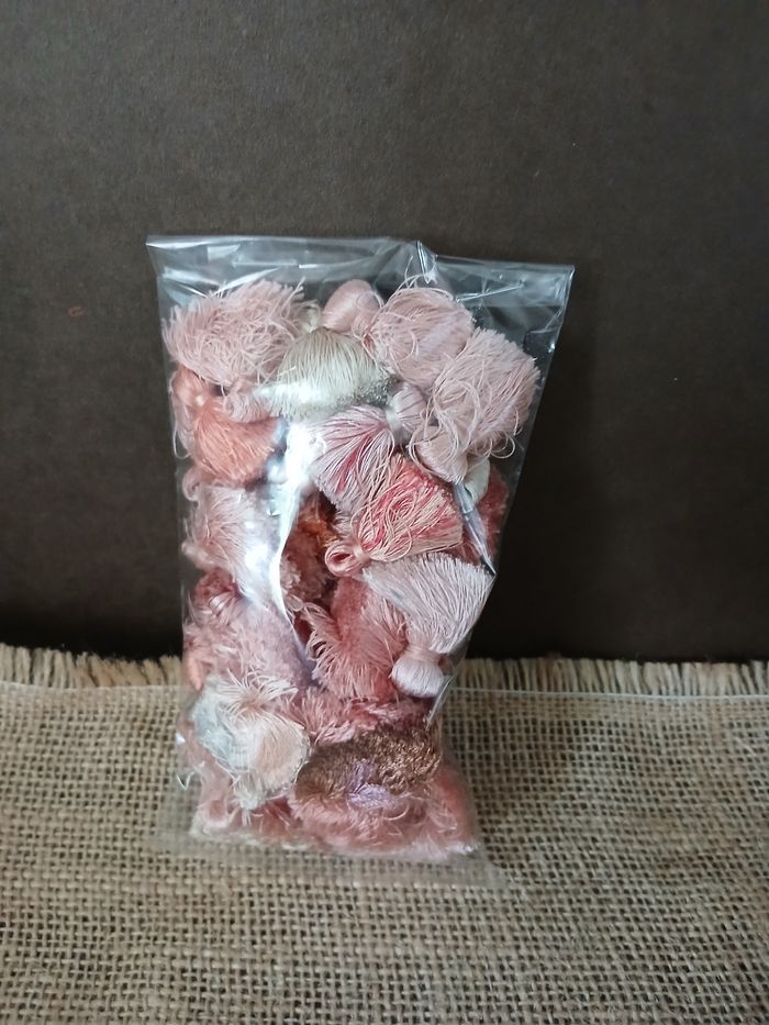 Lot de 50 pompons glands rose saumon - photo numéro 4