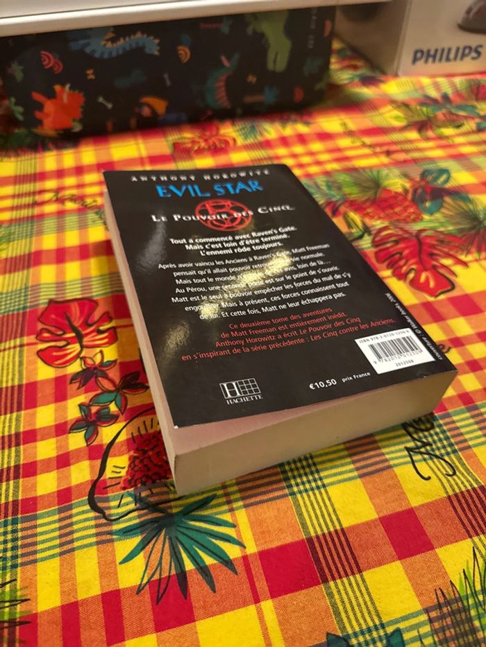 Livre le pouvoir des cinq - évil star - Anthony horowitz - photo numéro 4