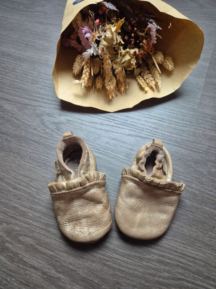 Magnifiques chaussons dorés TAO 3-6 mois