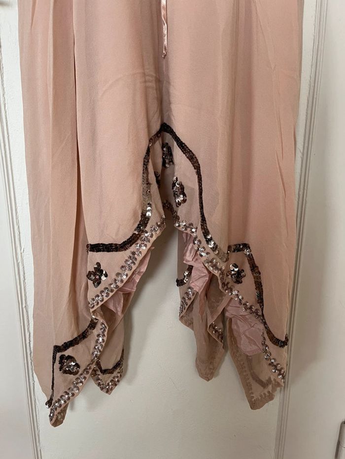 Robe fluide Stella Forest taille 38 – sequins paillettes décolleté & bas – élégante & féminine - photo numéro 4