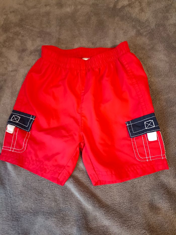 Short en polyester rouge