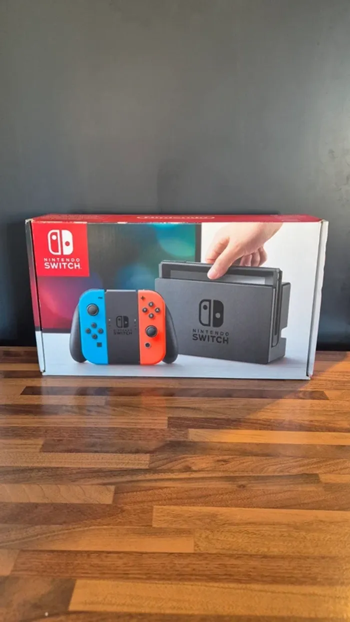 Console Nintendo switch en boîte - photo numéro 2
