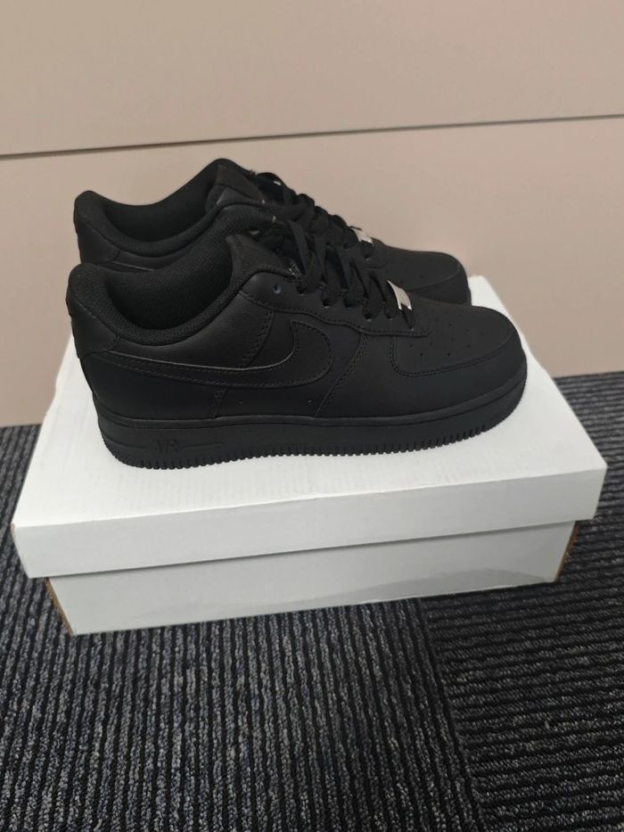 Nike Air Force 1 Low '07 Noir  Taille 38 - photo numéro 3