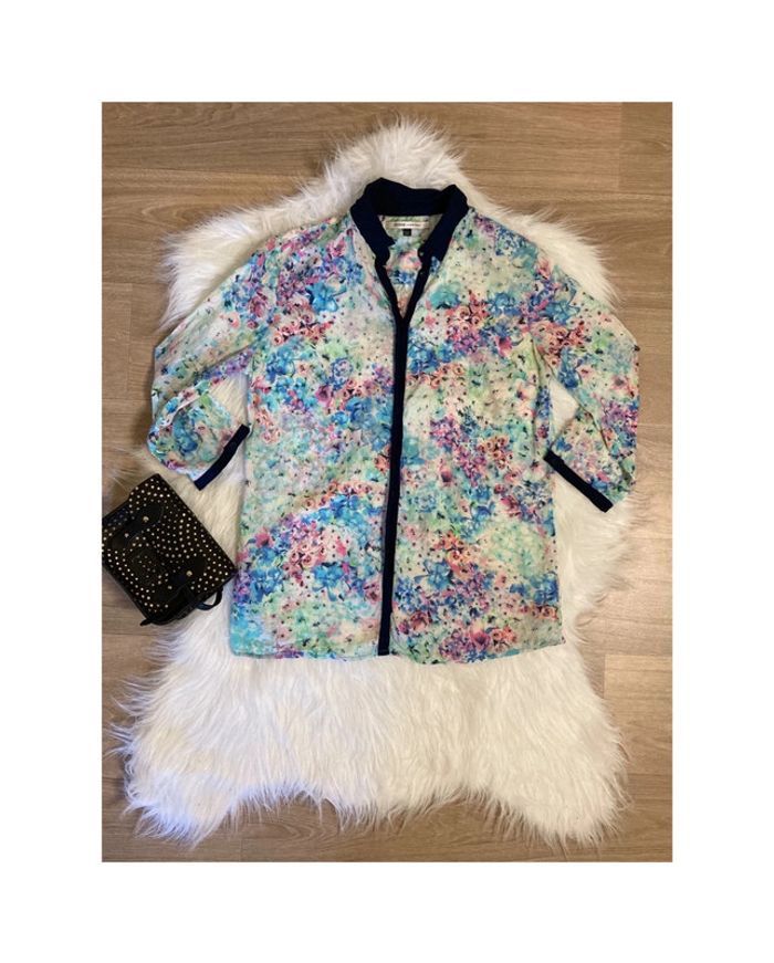jolie Chemise légère Fleurie bleue Bershka – S / 36