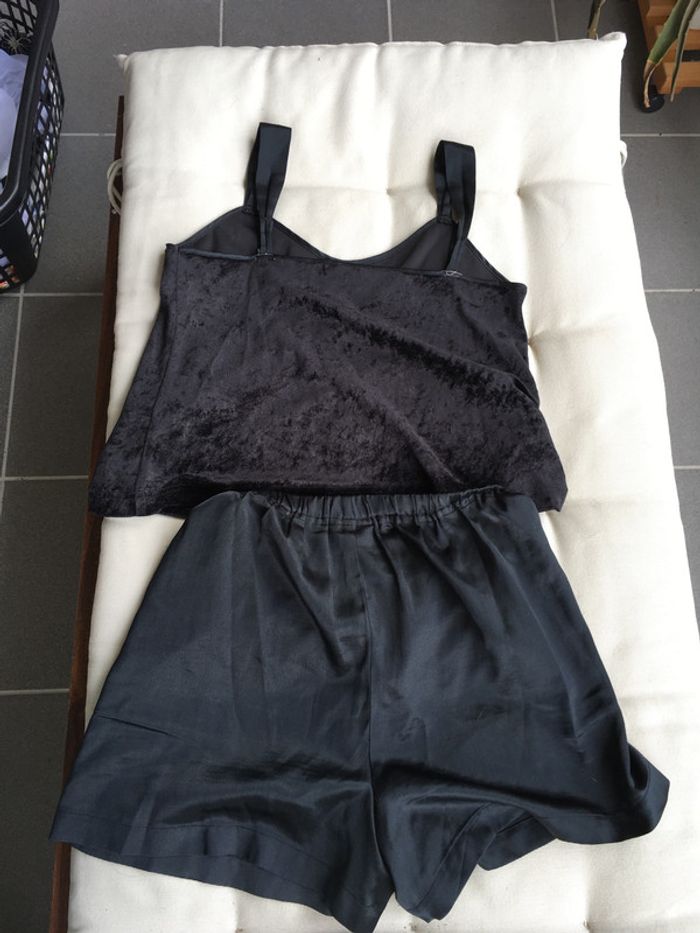 Ensemble de nuit short débardeur en velours et satin noir taille S - photo numéro 5