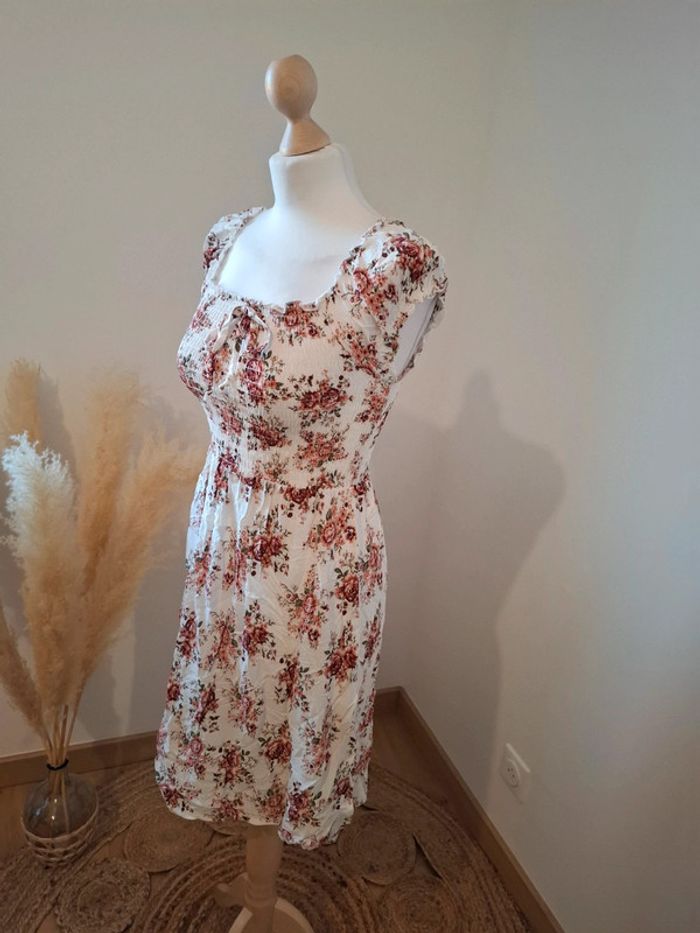 Robe blanche Fleurie extensible Colloseum taille S 36 - photo numéro 7