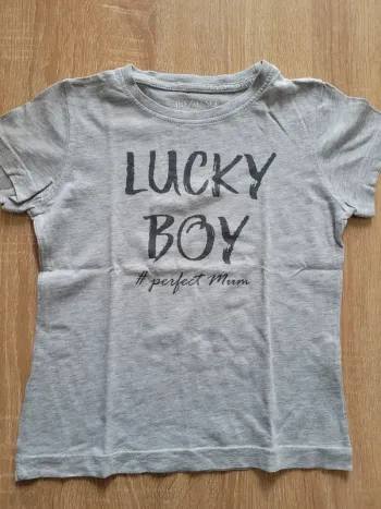 Tee shirt 4 ans Très bon etat