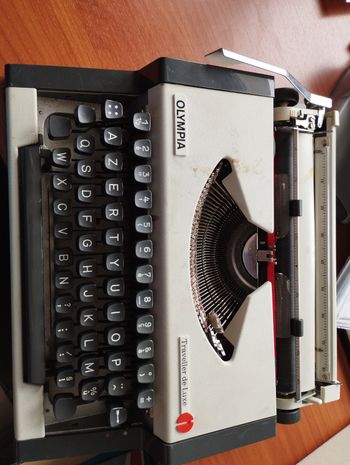 Machine à écrire Olympia 