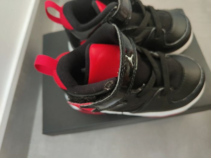 Basket Jordan Nike taille 22 - photo numéro 6