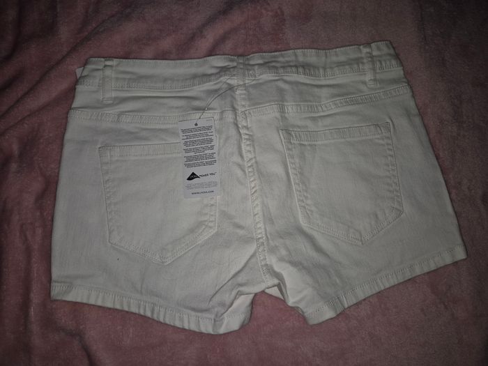 Short blanc neuf - photo numéro 3