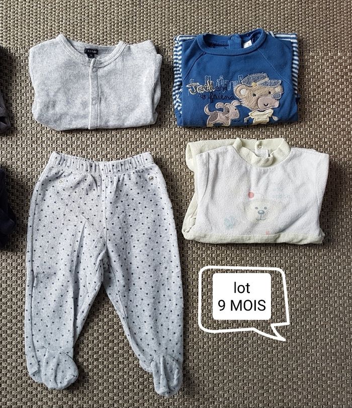 Lot pyjamas et grenouillères garçon ou mixte - 9 mois