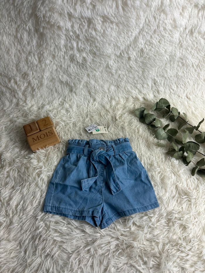 Short en jean Kiabi taille 12 mois