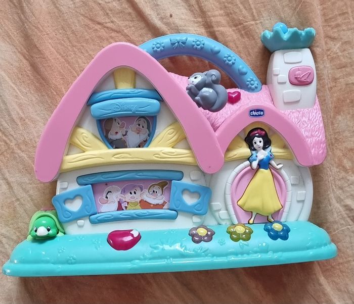 Jeu d'éveil la maison musicale de Blanche Neige Chicco