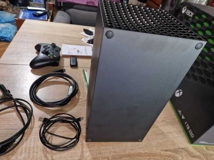 Microsoft Xbox Series X  1
To Console - Noir + 1 Jeux + Accessoires - photo numéro 2