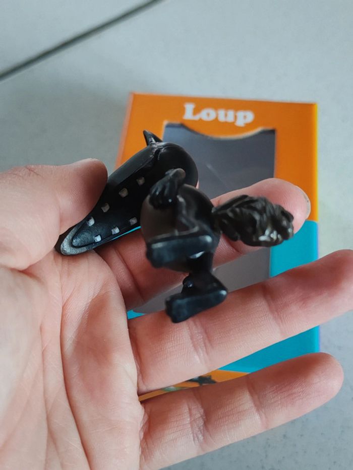 Figurine loup auzou - champion avec médaille - photo numéro 11