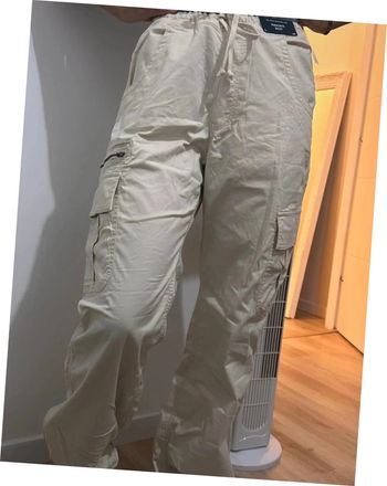 Pantalon Parachute Crème Baggy Taille S Neuf avec étiquette Hollister