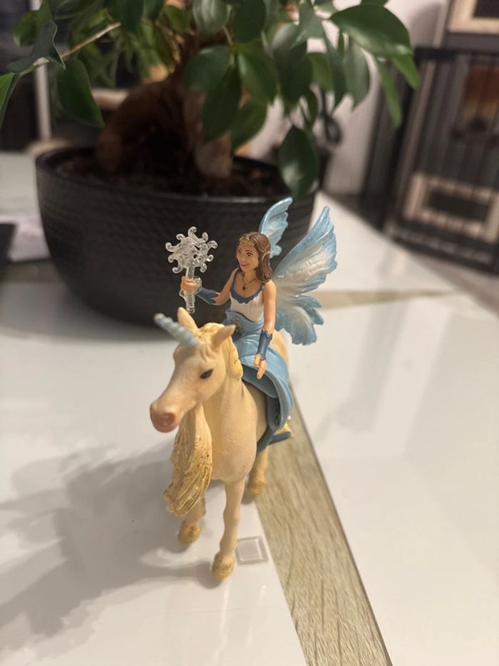 Fée Eyela et sa licorne princesse TBE neuf
