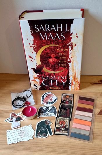 Crescent city 1 collector + Goodies