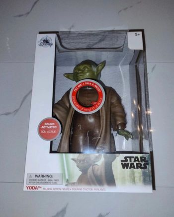 Figurine Yoda Disney parle en Anglais