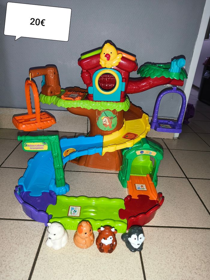 Cabane tut tut bolide