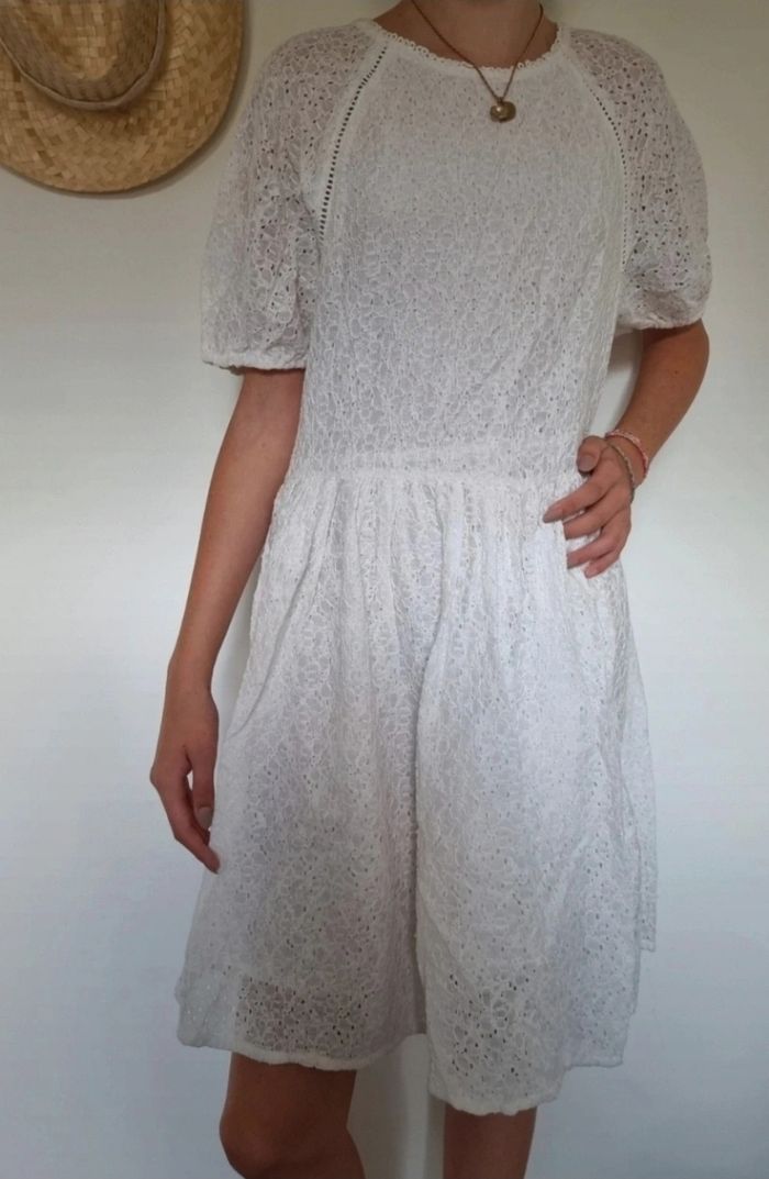 Robe blanche + T-shirt Levi's 14 ans - photo numéro 5
